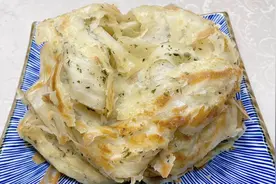 用鲜紫苏叶烙油饼是真好吃，清香四溢，外酥里软，原来面要这样和视频封面