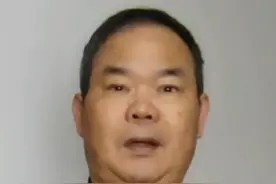 年三十，贴春联，我家贴的是光荣之家联视频封面
