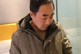 小郭说错话导致无法直播，刚来义乌就要回去，爸爸留下悔恨的泪水视频封面