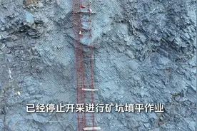 百年矿坑即将开始填平，一镜到底看看有多壮观！见证了重工业发展视频封面