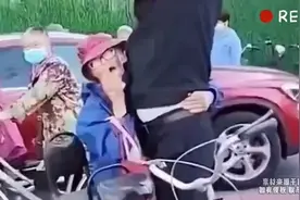 90岁老奶奶摆摊卖袜被城管执法，苦苦哀求令人心酸视频封面