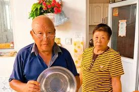 鸟大爷真是全能型人才，把家里的漏锅个个都补好，得到老伴夸奖！视频封面