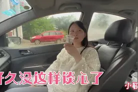 小敏来例假肚子疼，佳乐对小敏嘘寒问暖，感觉佳乐越来越会关心人视频封面