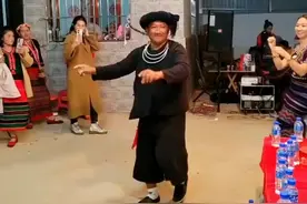云南摩托舞大叔火出中国视频封面