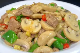 蘑菇不要直接下锅炒，教你一招，蘑菇鲜香滑嫩，颜色不发黑视频封面