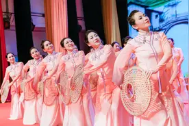 高校教师舞蹈队表演大型舞蹈《我们的田野》祝福祖国繁荣强盛视频封面