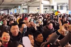 刀郎杭州演唱会外场，足足一公里，桥下全是人山人海视频封面