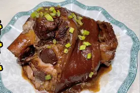 年节重头菜酱肘子，出锅轻点捞，软烂易脱骨，酱料配方，香而浓郁视频封面