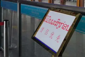 老挝  全民信佛  僧侣地位很高
