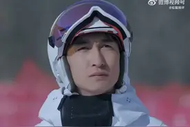 滑雪少年的酷帅瞬间，冬季运动的魅力！视频封面