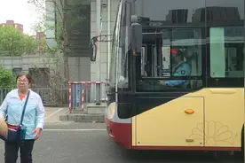 北京公交581路(宋家庄枢纽站–鹿海园四里南门)视频封面