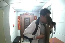 监控下的顶级过肺视频封面