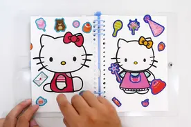 好玩的凯蒂猫儿童贴贴纸，全都贴在本子上，好看又好玩视频封面