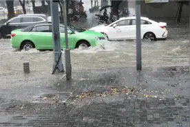 8月5日下午5点20分西安雁塔北路建设东路段下大雨了视频封面