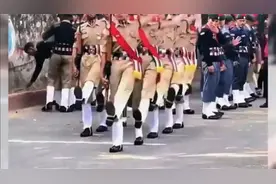 印度仪仗队震撼登场 喝水的时候不要看，容易喷出来视频封面