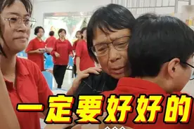 “一定要好好的”这是张桂梅躲不开的拥抱#张桂梅#感动瞬间视频封面