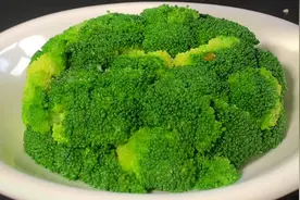 蚝油西兰花这样做太简单了，好吃又好看，脆嫩爽口，蒜香浓郁。视频封面
