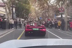 表演给韩国人看的仰望U9！又扭屁股又扭腰，帅呆了酷毙了。视频封面