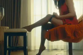 女孩子追星，不听老板娘的话一意孤行进娱乐圈，最后的下场太惨了视频封面