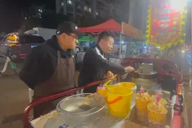 崔哥亲手教我爆米花制作，我也觉得很简单，练了两次就会了视频封面