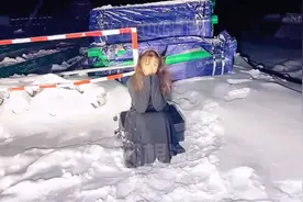 雪地里的孤独等待，距根河80公里，遇到一个不知怎么形容的神人！视频封面