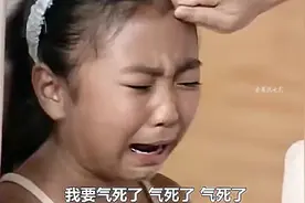 熊孩子玩完暑假却忘了作业，全家出动帮忙，笑到肚子疼！视频封面