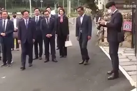 李在明携民主党精英团深夜叩访文在寅，韩国政治格局将迎巨变视频封面
