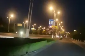 小城美景，城市夜晚霓虹灯璀璨视频封面
