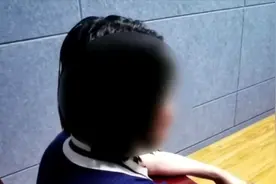 51岁女子假扮27岁与网友谈恋爱，意图诈骗儿子的好友视频封面