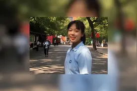 高考第一个冲出考场，兴奋到跳“一字马”的罗子欣，最终考多少分视频封面