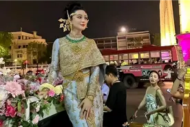 范冰冰泰国客人身份，坐三轮车巡游曼谷，噘嘴不满，穿着泰国服饰视频封面