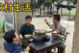 湖北农村单亲家庭的日常生活，一锅大骨头炖莲藕萝卜，吃的嘎嘎香视频封面