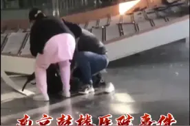 南京鼓楼医院天花板塌方事件现场视频视频封面