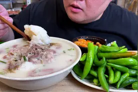 韩国🇰🇷吃播｜自制特级猪肉汤饭，配青阳辣椒和泡菜吃非常开胃🤤