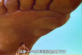 男孩捡到漂流瓶-无意间放出一个恶魔巨人-科幻惊悚恐怖电影视频封面