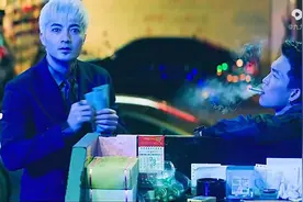 白毛到底有多嚣张，配角硬生生演成了主角！视频封面