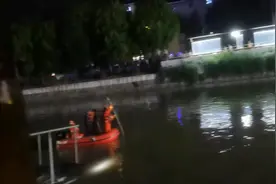 盛乐村。有人跳河。来了好多警察和消防。目前还没捞上来视频封面