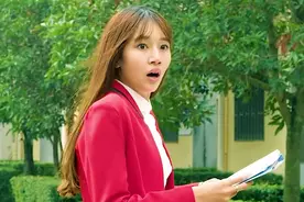 美女出门穿了一身红衣服，结果闯出了大事视频封面