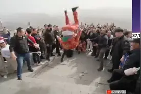 美国超级网红“甲亢哥”登长城，被长城的壮阔惊呆了！表演后空翻视频封面