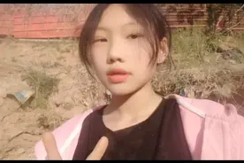 拍完之后她们就一下子一屁股坐地上视频封面
