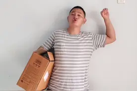 网传外卖员被女业主壁咚猥亵，原创视频博主未料到又被人二次改编视频封面