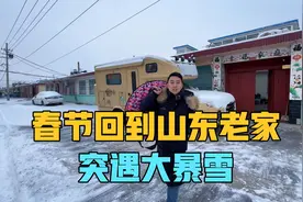春节回到山东老家，突遇大暴雪，下了一天一夜，堆起雪坡玩雪圈