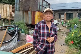 呼市沙梁棚户区竟住着“红二代”，没水没路院里全是杂货，这生活视频封面