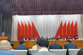 渝中区文联主席刁涛介绍重庆渝中区过去五年文艺界取得的辉煌成就视频封面