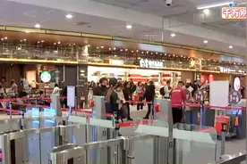 新！第二位陆配“恩绮”在警察与移民署的戒护下离家返回四川视频封面