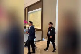 足协主席宋凯亲自督战U20对战沙特，男足小负后宋凯难掩失望之情视频封面