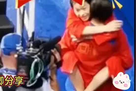 世界冠军组合女子十米台双人跳水全红婵陈芋汐配合默契形如一人。视频封面