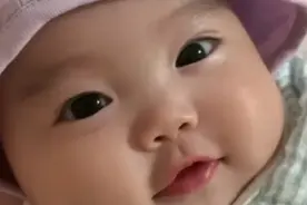 宝宝暗示妈妈要吃奶，妈妈装不懂急坏宝宝视频封面