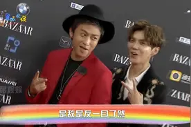 跟主办方“耍心眼”有多尴尬？王一博惊慌失措，谢霆锋连拒两次！视频封面