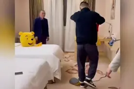 谢浩男妈妈第一次入境，去南京看儿子，还让他早点娶媳妇视频封面